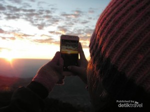 Mengejar Golden Sunrise di Dieng