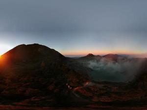 Mengejar Sunrise di Kawah Ijen