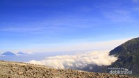 View beberapa gunung yang berderet