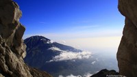 Merbabu diantara tebing