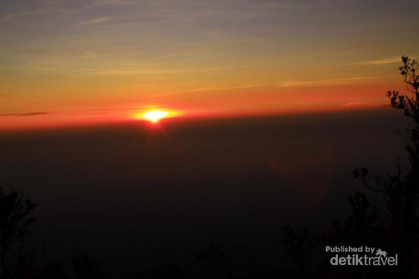 Sunrise di Gunung Merapi