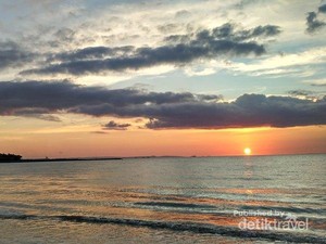 Mengejar Sunset Dahsyat di Pantai Lasiana Kupang