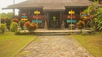 Rumah adat tampak depan
