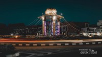 Bundaran Satam yang indah waktu malam hari