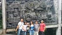 Replika Candi Borobudur yang di buat miring