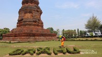 Candi Brahu terletak di Kecamatan Trowulan, Kabupaten Mojokerto.