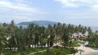 Potret pantai yang saya ambil dari lantai 3 Vina Plaza, Nha Trang.