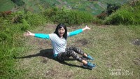 Cuaca cerah tampak Telaga Warna yang berkilau