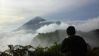 View Gunung Sindoro dari kejauhan