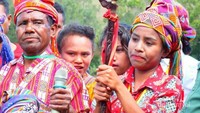 Masyarakat Mollo dalam acara syukuran adat