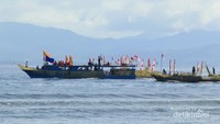prosesi mengelilingi pulau Tidore