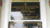 Prasasti peresmian museum dari presiden dan menter pendidikan