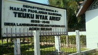 Tampak depan makam Teuku Nyak Arief