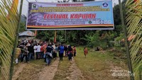 Gerbang masuk lokasi Festival Kapujan