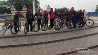 Berfoto bersama Bikers Kota Palangkaraya di Tugu Soekarno