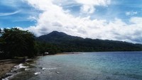 Sekitar benteng Amsterdam juga terdapat pantai yang indah.