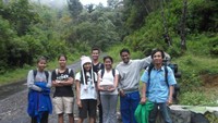 Foto bersama teman-teman sebelum melakukan pendakian