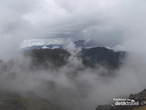 Mengenali Diri dan Kebesaran Alam di Gunung Sibayak