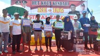Foto bersama panitia dan pemenang. peserta yang belum beruntung juga mendapat hadia hiburan atau doorprise yang disediakan panitia