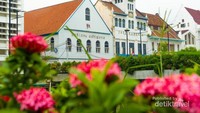 Pemandangan kawasan Kota Tua Jakarta dari Taman Apung