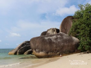 Mengenang Laskar Pelangi di Pantai Tanjung Tinggi