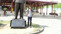 Patung Pak Harto yang berdiri dengan gagah.