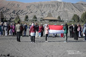 Mengenang Upacara Hardiknas di Gunung Bromo Jelang Agustusan