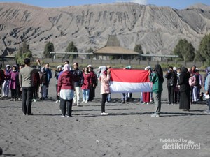 Mengenang Upacara Hardiknas di Gunung Bromo Jelang Agustusan