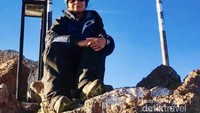 Akhirnya tiba pula di Puncak Lenana di Mount Kenya.