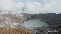 Kawah di Puncak Merapi