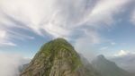 Menggelantung di Puncak Gunung Parang, Menantang!
