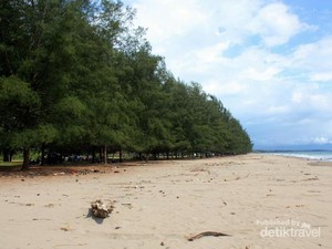 Menghabiskan Weekend di Pantai Pasie Jambak, Padang