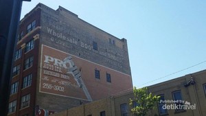 Mengikuti Tur Ghost Sign di Kanada