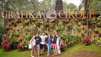 Saya dan temen - teman saat di Grafika Cikole