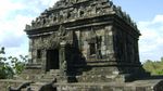 Mengintip Aktivitas Bandara Adi Sucipto dari Candi Ijo