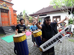 Mengintip Gladi Resik Pesta Adat Bau Nyale