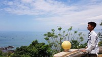 Indahnya pemandangan dari Altar Utama Vihara