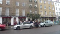 Sherlock museum yang mungil namun selalu ramai pengunjung