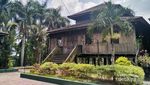 Mengintip Istana Kuning di Kalimantan