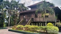 Salah satu bentuk bangunan dari istana Kuning.