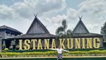 Mengintip Istana Kuning di Kalimantan