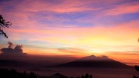 Berburu senja di belakang rumah
