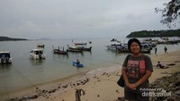 Pantai Rawai dan keindahan pemandangan sekitarnya.