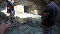 Lubang yang berfingsi sebagai shower (mawarhanin.blogspot.com)