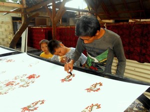 Mengintip Pembuatan Batik Banyuwangi