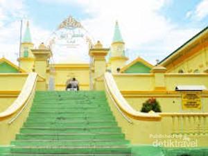Mengintip Peninggalan Sejarah Melayu di Pulau Penyengat