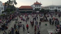 Suasana depan museum yang diambil dari lantai 2