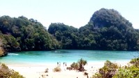Pantai Sendang Biru yang indah