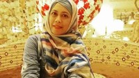 Kursi cantik yang saya duduki terbuat dari kulit kerang