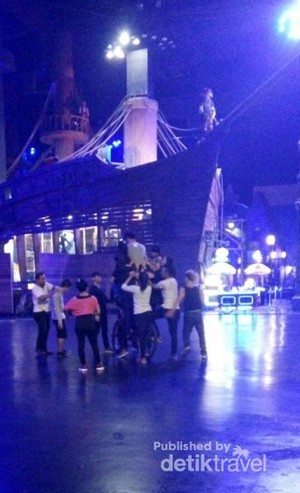 Mengintip Serunya Latihan The Book of The World di Trans Studio Bandung